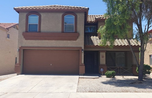 Buckeye Casa | Browny 4 bedrooms 2.5 bath home near freeway.