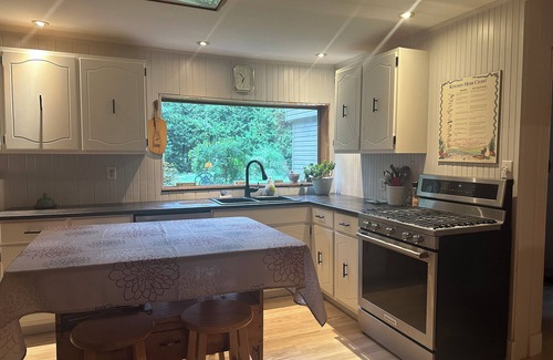 South Bruce Peninsula Cabaña | Bruce Peninsula Forest Cottage- Huge property with hiking trails