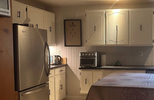 South Bruce Peninsula Cabaña | Bruce Peninsula Forest Cottage- Huge property with hiking trails