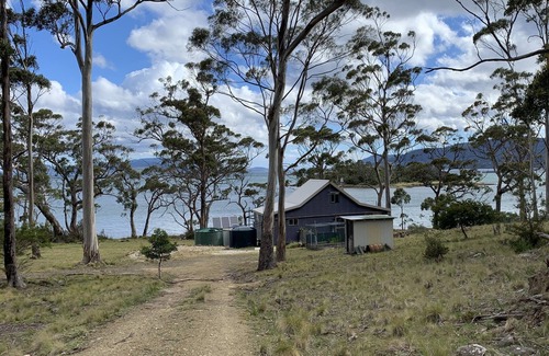 Kingborough Cabina | Bruny Island, Secluded Waterfront on 5 acres