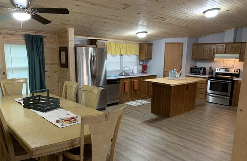 Elgin Casa | Brushy Mountain Lodge @ Windrock Park