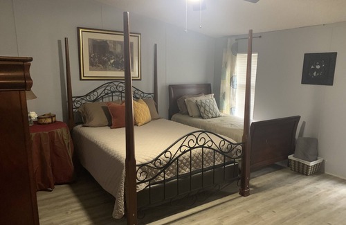 Elgin Casa | Brushy Mountain Lodge @ Windrock Park