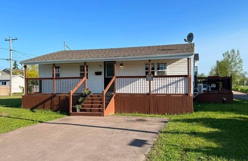 Pointe-du-Chene Casa | Brydges st bungalow