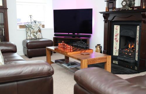 Bont Newydd Casa | Bryn Derwen