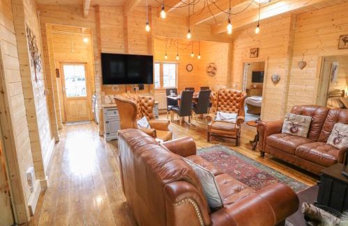 Bangor Casa | Bryn Derwen Lodge