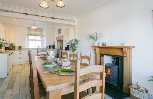 Cemaes Bay Cabaña | Bryn Teg - sleeps 10 guests in 5 bedrooms