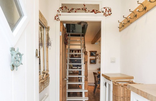 Llanfaelog Cabaña | BRYNGWYN - NR RHOSNEIGR, pet friendly, with a garden in Llanfaelog