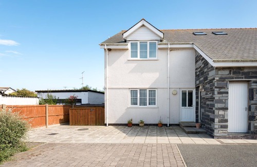Rhosneigr Cabaña | Bryn Eglwys: un apartamento de 2 camas con capacidad para 4 personas en 2 habitaciones