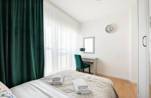 Bialoleka Apartamento | Brzeziny Deluxe Apartment by BookingHost