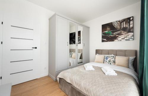 Bialoleka Apartamento | Brzeziny Deluxe Apartment by BookingHost