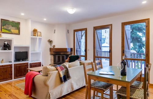El Pueyo de Jaca Apartamento | Bubal - con piscina y vistas a los Pirineos