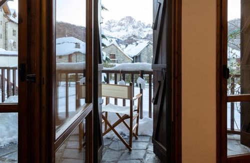El Pueyo de Jaca Apartamento | Bubal - con piscina y vistas a los Pirineos