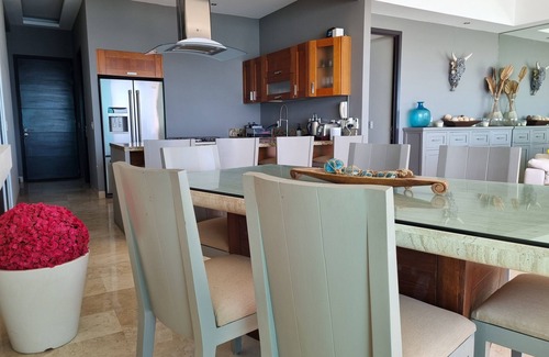Bucerias Condominio | Bucerias - Golden Zone - Beachfront Luxury Penthouse 6C, private dip pool.