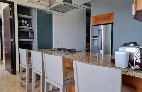 Bucerias Condominio | Bucerias - Golden Zone - Beachfront Luxury Penthouse 6C, private dip pool.
