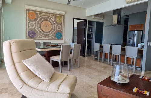 Bucerias Condominio | Bucerias - Golden Zone - Beachfront Luxury Penthouse 6C, private dip pool.