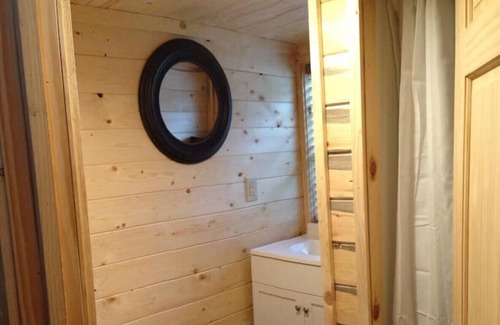 Frank Cabina | Buck Hill Tiny Home Cabin #3 Mountain & Pond Views