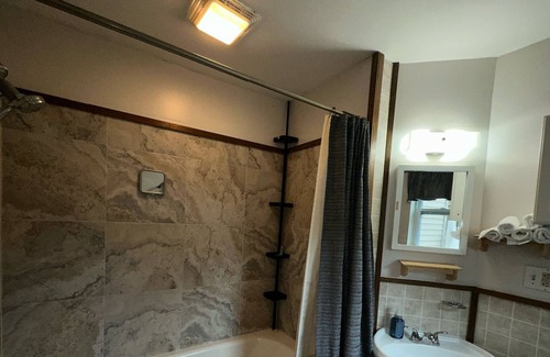 Benzonia Casa | Buck Mountain Lodge - Crystal Lodgings