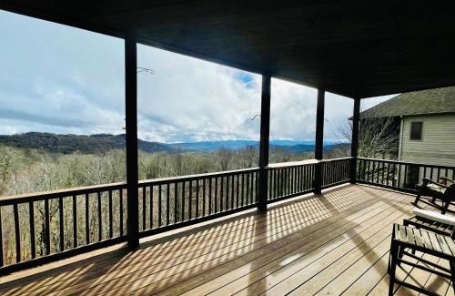 Sugar Mountain Apartamento | Bucket List Views Sugar Mountain Private Condo - 2bed, 2bath, Sleeps 6, Panoramic Views of Mountains from Large Deck, Short Drive to Shopping, Restaurants, Cafes & Banner Elk Town
