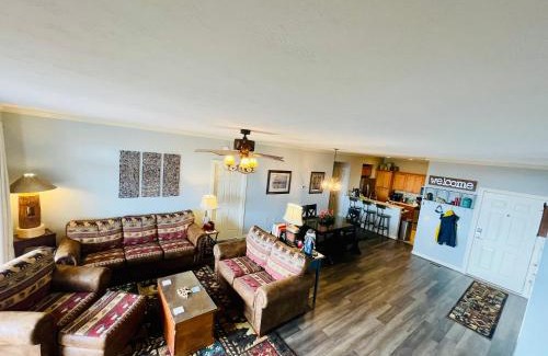 Sugar Mountain Apartamento | Bucket List Views Sugar Mountain Private Condo - 2bed, 2bath, Sleeps 6, Panoramic Views of Mountains from Large Deck, Short Drive to Shopping, Restaurants, Cafes & Banner Elk Town