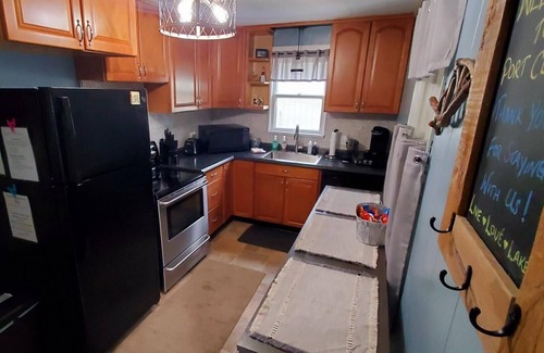 Port Clinton Casa | Buckeye Bungalow Charming and cozy cottage, close to everything