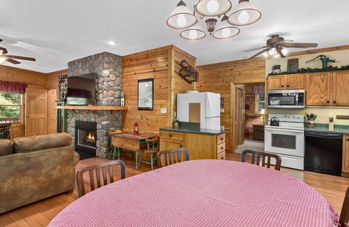 Weaverville Cabina | Buckeye cabina, situada en Weaverville, Carolina del Norte