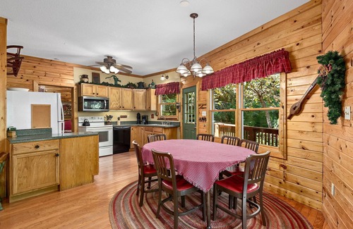 Weaverville Cabina | Buckeye cabina, situada en Weaverville, Carolina del Norte