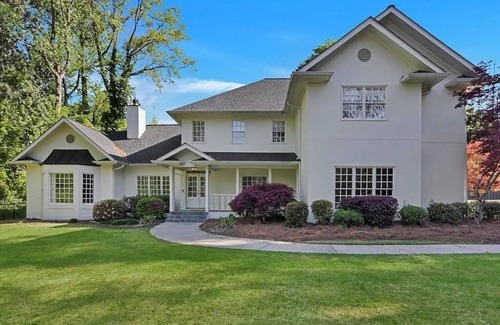 Tuxedo Park Casa | Buckhead Gallery house. An exclusive haven for discerning creatives.