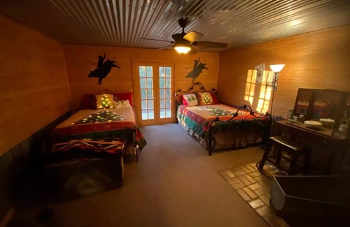 Webster Parish Cabaña | "Bucking Bull Bunkhouse" on Bucking Bull Farm