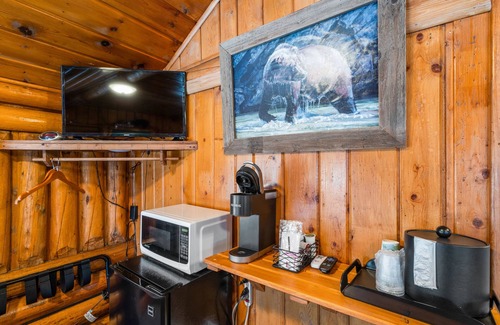 West Yellowstone Cabina | Bucking Moose Bison Cabin (#11)