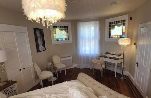 Langhorne Apartamento | Bucks County Glamorous Marilyn Monroe Suite