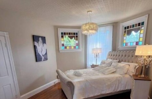 Langhorne Apartamento | Bucks County Glamorous Marilyn Monroe Suite