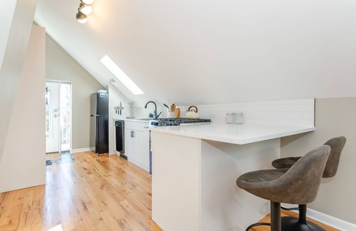 Wicker Park Apartamento | Bucktown Loft - top floor, near Bloomingdale Trail
