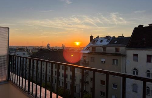 Orszagut Apartamento | Buda Top Floor Apartment with Terrace & View