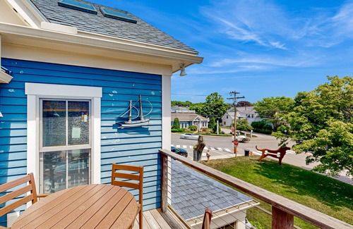 Boothbay Harbor Apartamento | Buddy's Barrel House: Dog-Friendly Apartment in Downtown Boothbay Harbor