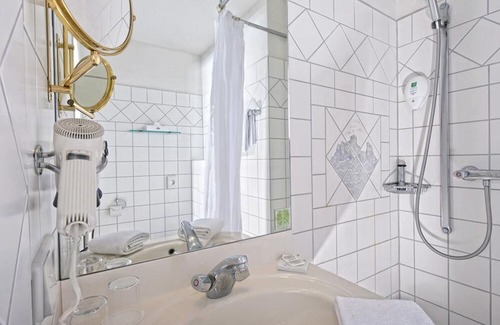 Lahnstein Hotel | Budget Double Room, 17-20sqm - Wyndham Garden Lahnstein Koblenz