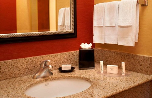 Auburn Hills Complejo | Budget-friendly Accommodation! Indoor Swimming Pool, Pets are Welcome!