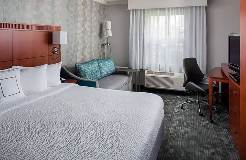 South Lowell Hotel | Budget-Friendly Bliss! 2 Posh Units, Close to New England Quilt Museum