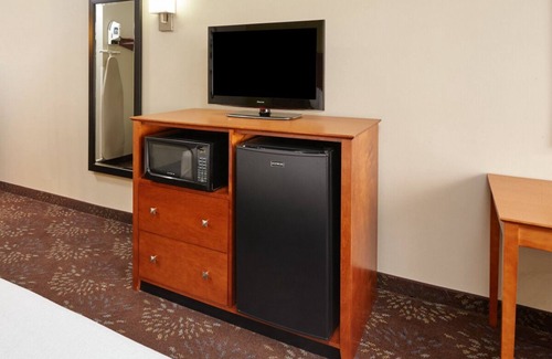 Matteson Casa | Budget-Friendly Getaway! Free Parking, On-Site Restaurant, Near Odyssey Fun