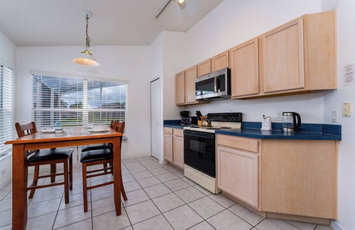 Eagle Pointe South Casa | Budget Friendly Pool Home w/ game room (1025SED)