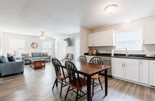 Parker Casa | Budget home for large families in West GVL