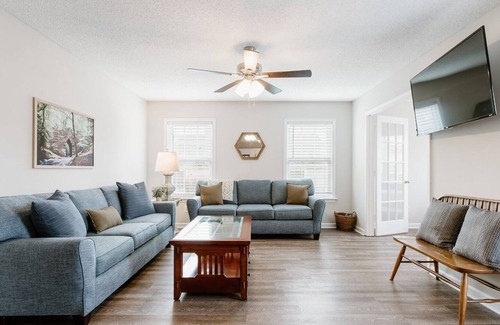 Parker Casa | Budget home for large families in West GVL