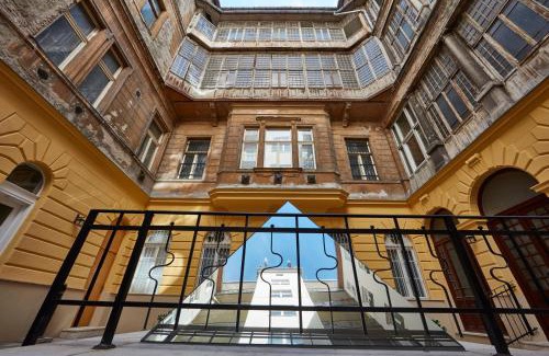 Vizivaros Hotel | Budget Hotel Victoria