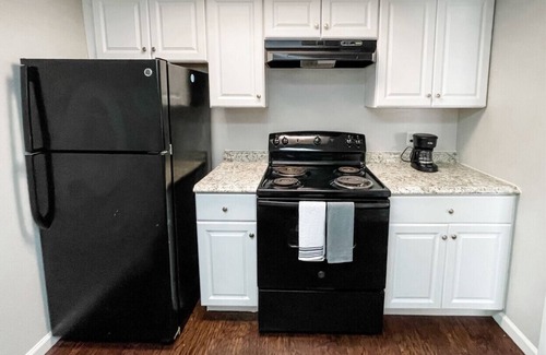 Central City Apartamento | Budget Stay - Minutes to Dining, Beach & Downtown