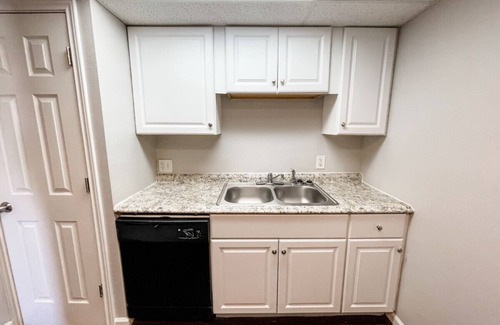 Central City Apartamento | Budget Stay - Minutes to Dining, Beach & Downtown