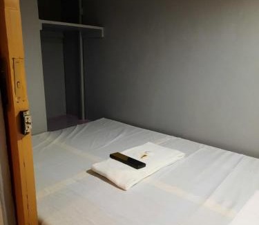 Pio del Pilar Apartamento | Budget Transient Capsule Room Makati near Ayala and Buendia