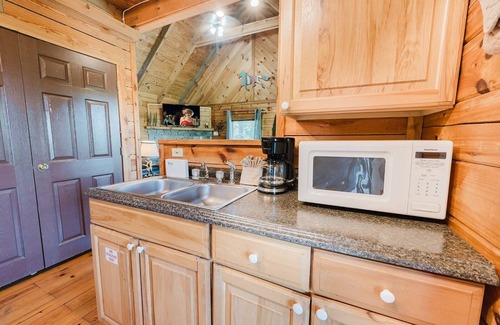 Townsend Cabina | Budro's Bungalow (2-Bedroom Cabin) with Mountain view - Pets Allowed by RedAwning