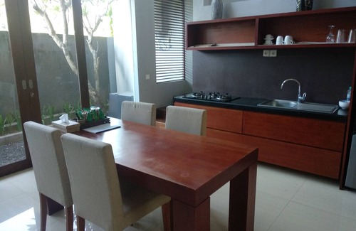 Batu Bolong Villa | Villa Buduk de 2 dormitorios con piscina privada, a solo 5 minutos en coche de Echo Beach