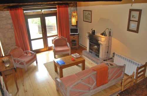 Penamellera Baja Cabaña | Buelles: CASA RURAL, entre las montañas y mar calidad y comfort Casa con jardín