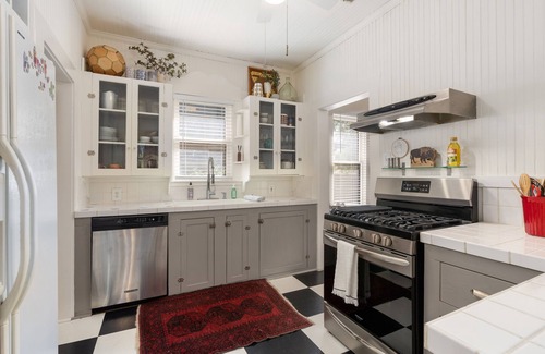 Boerne Casa | Buffalo Haus - Downtown charm 2-bedroom bungalow