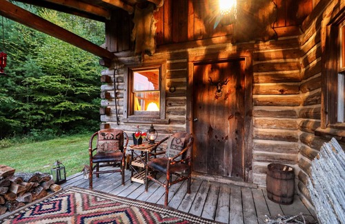 Floyd Cabina | Buffalo Hollow Preserve & Cabin in the Blue Ridge Mountains Pet Friendly